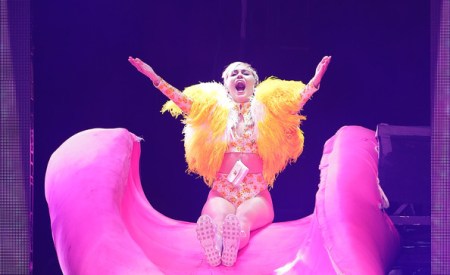 Miley+Cyrus+Miley+Cyrus+Performs+Sydney+AgAzJj149cbl[1]